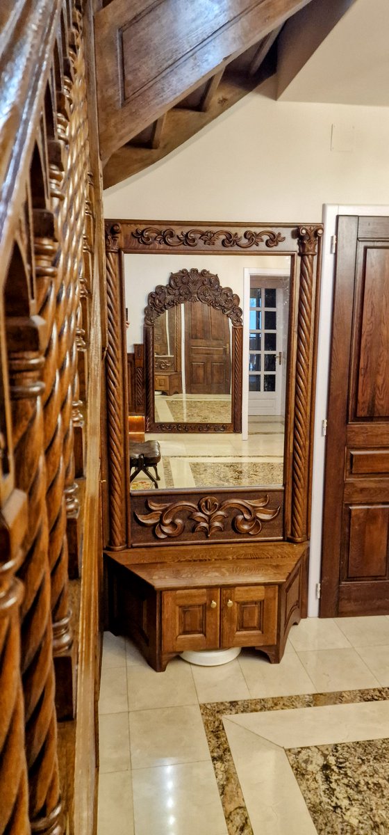 Sa ma laud cu ce am mai mesterit, poate intereseaza pe cineva. Stejar masiv lucrat absolut manual. Daca chiar vede cineva postarea (ca nu-s eu prea activ pe aici) o redistribuire m-ar ajuta tare mult. Multumesc!