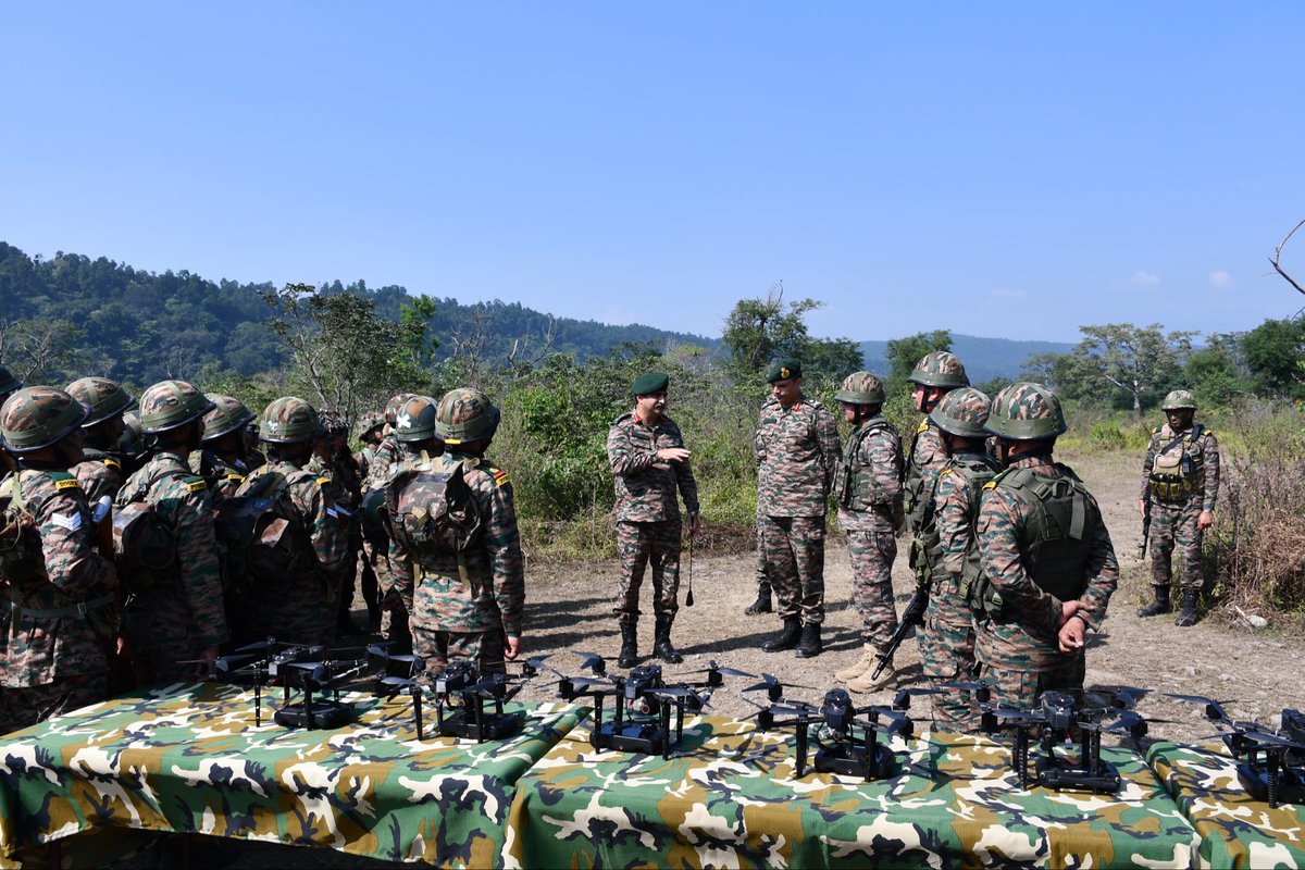 westerncomd_IA's tweet image. #StrongAndCapable
#ForeverReadyForWar
#ForeverWestwards
#ImposersOfNationalWill

Lt Gen #RajeshPushkar AVSM, VSM, GOC #KhargaCorps reviewed the operational preparedness of the #ShivalikBrigade of its #PineDivision. 
He commended the formation for its operational outlook, utmost…
