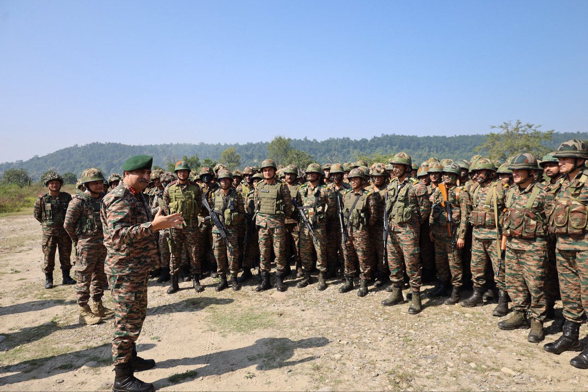 westerncomd_IA's tweet image. #StrongAndCapable
#ForeverReadyForWar
#ForeverWestwards
#ImposersOfNationalWill

Lt Gen #RajeshPushkar AVSM, VSM, GOC #KhargaCorps reviewed the operational preparedness of the #ShivalikBrigade of its #PineDivision. 
He commended the formation for its operational outlook, utmost…