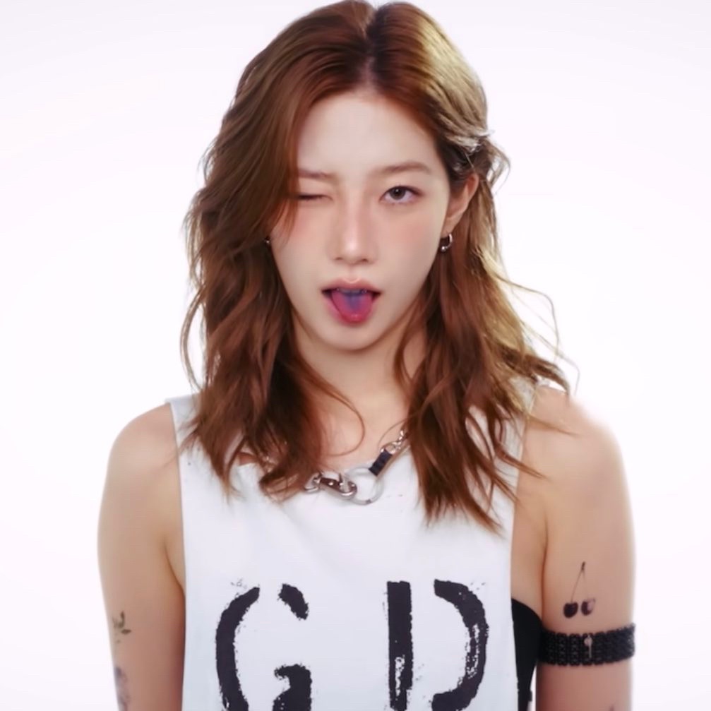 lpopchartmaster's tweet photo. #KAZUHA is currently going viral on X for her mid-length hair and "gay-looking" visual https://t.co/2BnyfEKNYp