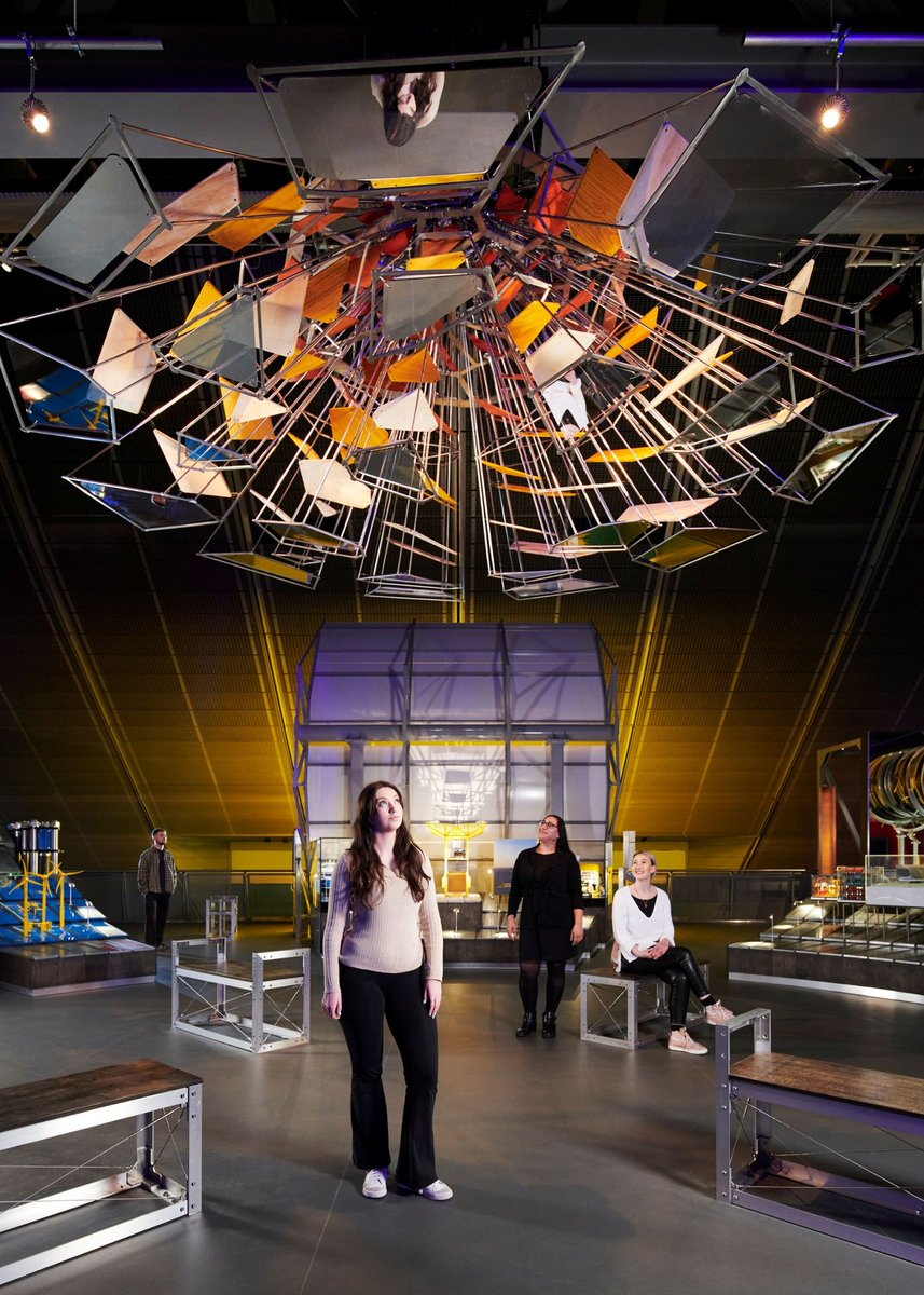 लंदन के साइंस म्यूजियम में जब कोई बच्चा #अदाणीग्रीनएनर्जी गैलरी में कदम रखता है,
 तो वो सिर्फ एक प्रदर्शनी नहीं देख रहा होता, वो भविष्य को आकार लेते हुए देख रहा होता है। 

अब तक 10 लाख से ज़्यादा लोग यहां आ चुके हैं। 1/2