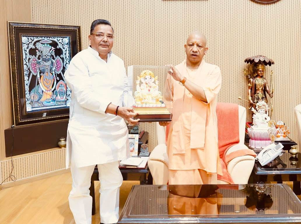 Jaiveer Singh (@jaiveersingh099) on Twitter photo आज लखनऊ में माननीय मुख्यमंत्री श्री <a href="/myogiadityanath/">Yogi Adityanath</a> जी से भेंट कर दीपावली की अग्रिम शुभकामनाएँ प्रेषित कीं। आज लखनऊ में माननीय मुख्यमंत्री श्री <a href="/myogiadityanath/">Yogi Adityanath</a> जी से भेंट कर दीपावली की अग्रिम शुभकामनाएँ प्रेषित कीं।