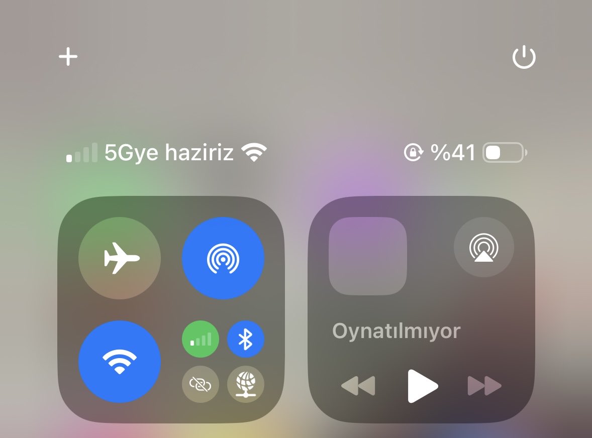 johanaltun's tweet photo. @buckberi @BTDunyasi Turkcellden vodafonea geçtim,evde telefon çekmiyor.Biriyle konuşmak için balkondan kafamı uzatıyorum 😂 Dağ başında değilim İstanbul’un ortasında Kadıköy’deyim.Birde utanmadan 5gye hazırız yazıyorlar telefona ya deliriyorum 😂😂 https://t.co/F1WoHAxXS5