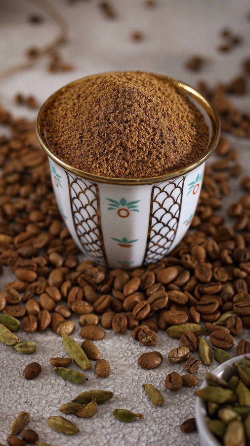 دائمًا وأبداً قهوة الصباح لها لذة مختلفة .
ريحتـها فقـط كفيـله بأنها تحسـن المـزاج .

صبحكم  الله بالخير والعافيه  جميعاً .