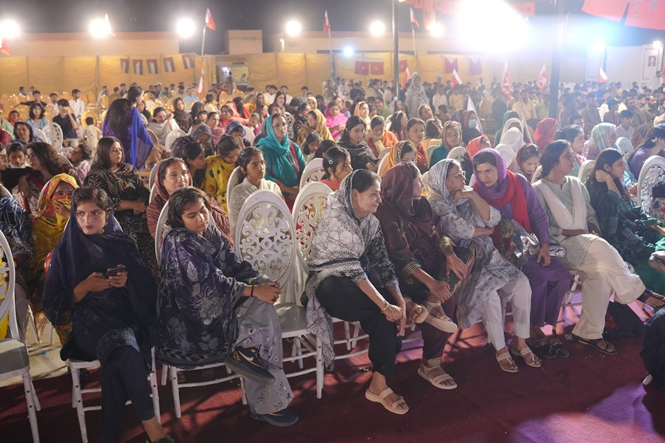 AWPSindh's tweet image. عوامی ورکرز پارٹی کی جانب سے منرل اینڈ مائنز ایکٹ، سندھ کی ساحلی پٹی، دریاؤں اور زمین پر کارپوریٹ قبضے کے خلاف 11 اکتوبر کو روپا ماڑی ہال میں &quot;امن، روٹی اور زمین &quot;عوامی کٹھ&quot; منعقد ہوا، جس میں کسانوں، مزدوروں، خواتین، طلبہ کے علاوہ سیاسی اور سماجی تنظیموں کے رہنماؤں نے شرکت کی.