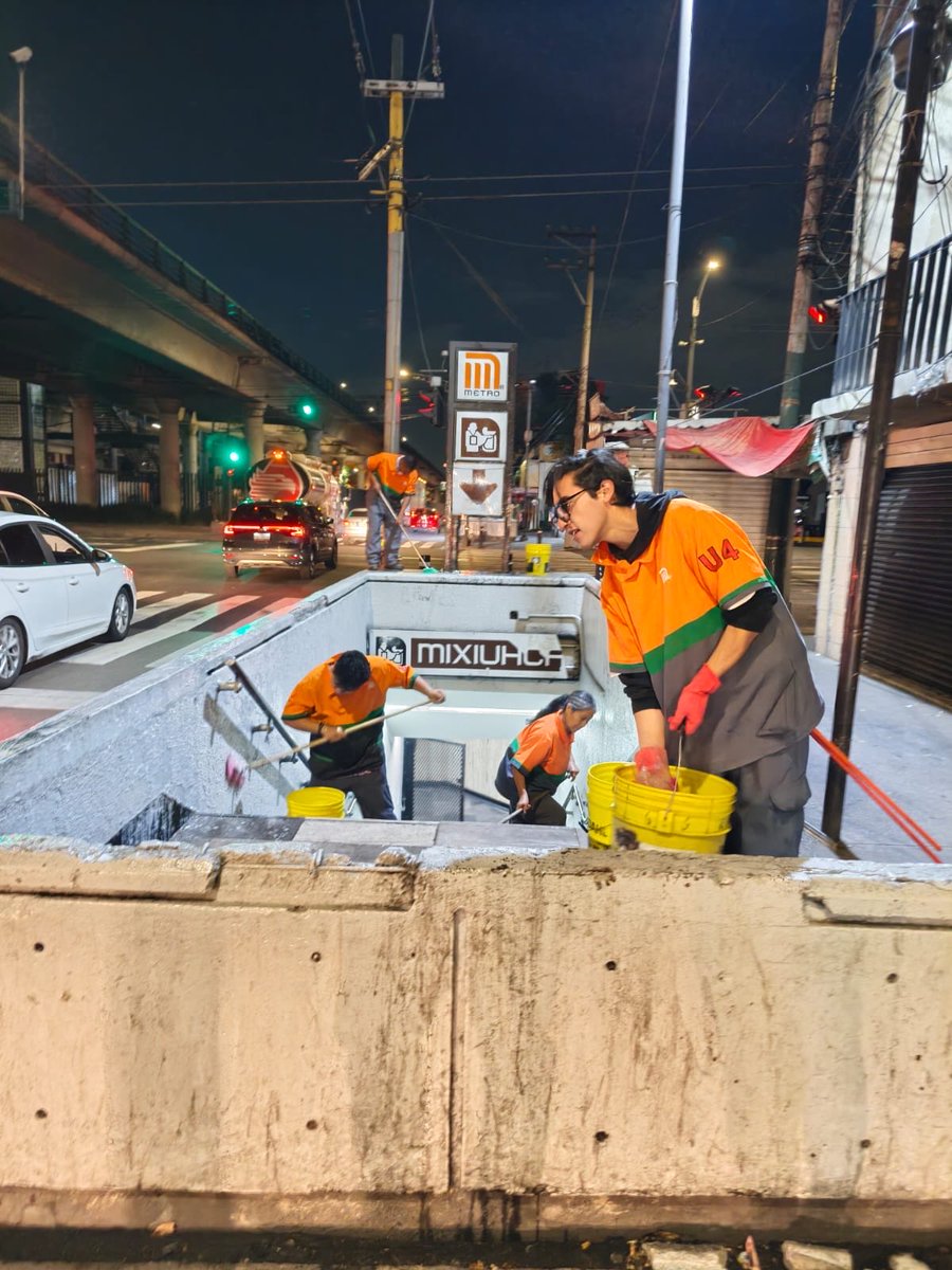 AdrianRubalcava's tweet photo. En estos momentos estamos realizando limpieza profunda de la línea 9, no descansamos hasta que todas las instalaciones vuelvan a estar limpias otra vez. Por qué esto también es el metro! https://t.co/vWlpuTDaRX