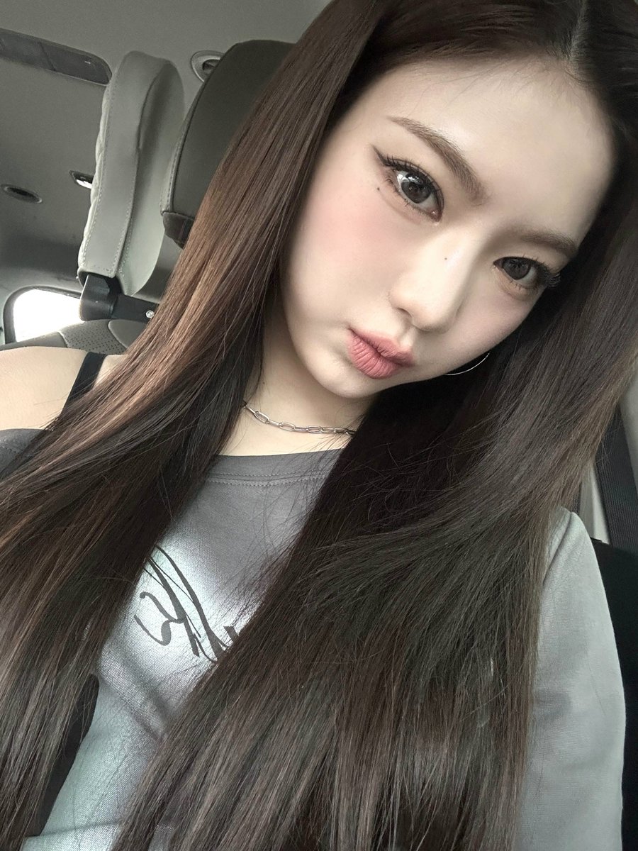 leetisa's tweet image. Seatbelt on, charm unlocked. The sunlight hit just right, and I couldn’t resist a little pout. Maybe it’s the car’s calm or the song playing softly, but this selfie feels like my quiet mood wrapped in a smile I almost hid.