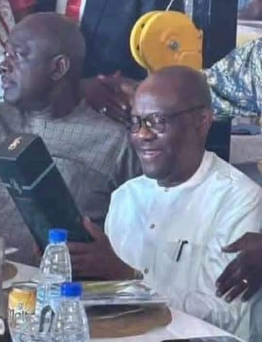 Obi saves the monies realized from cost cutting &amp; curbing wasteful overhead  spending in banks to generate interests for the State, serve as shock absorbers on State’s rainy days and funds future projects in the State like an Airport, BUT I’m Nyesome Wike and I store mine here 👇🏾