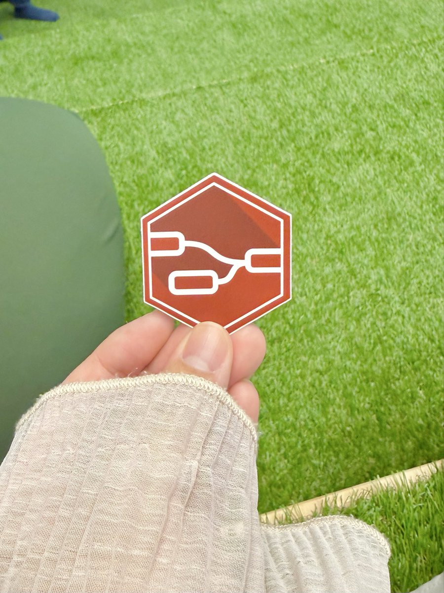 riyu__li's tweet image. Node-REDステッカーもらった！かわいい

#noderedjp #nodered