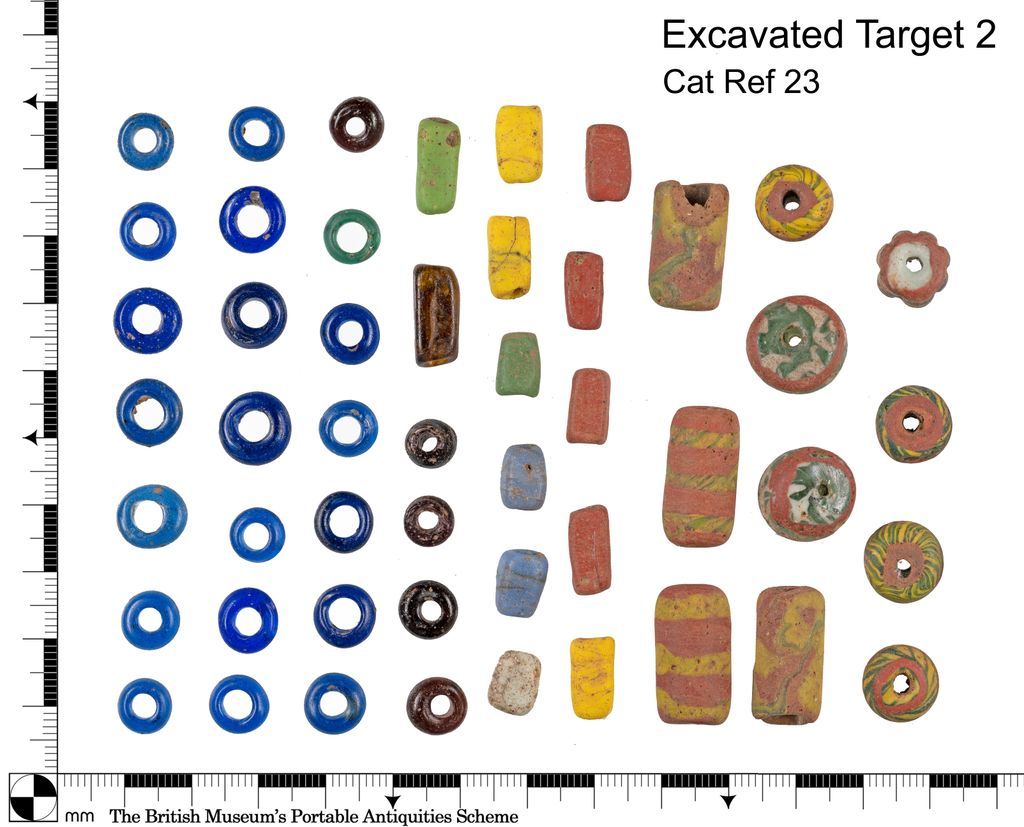 YORYM_FLO's tweet photo. This Early-Medieval material was found by a metal detectorist. Realising the significance of the find, they stopped & followed our Emergency Excavation Protocol allowing the find to be professionally excavated, preserving important context. #FindFriday https://t.co/YiTuOIB2sw https://t.co/IhUZxnWcuJ