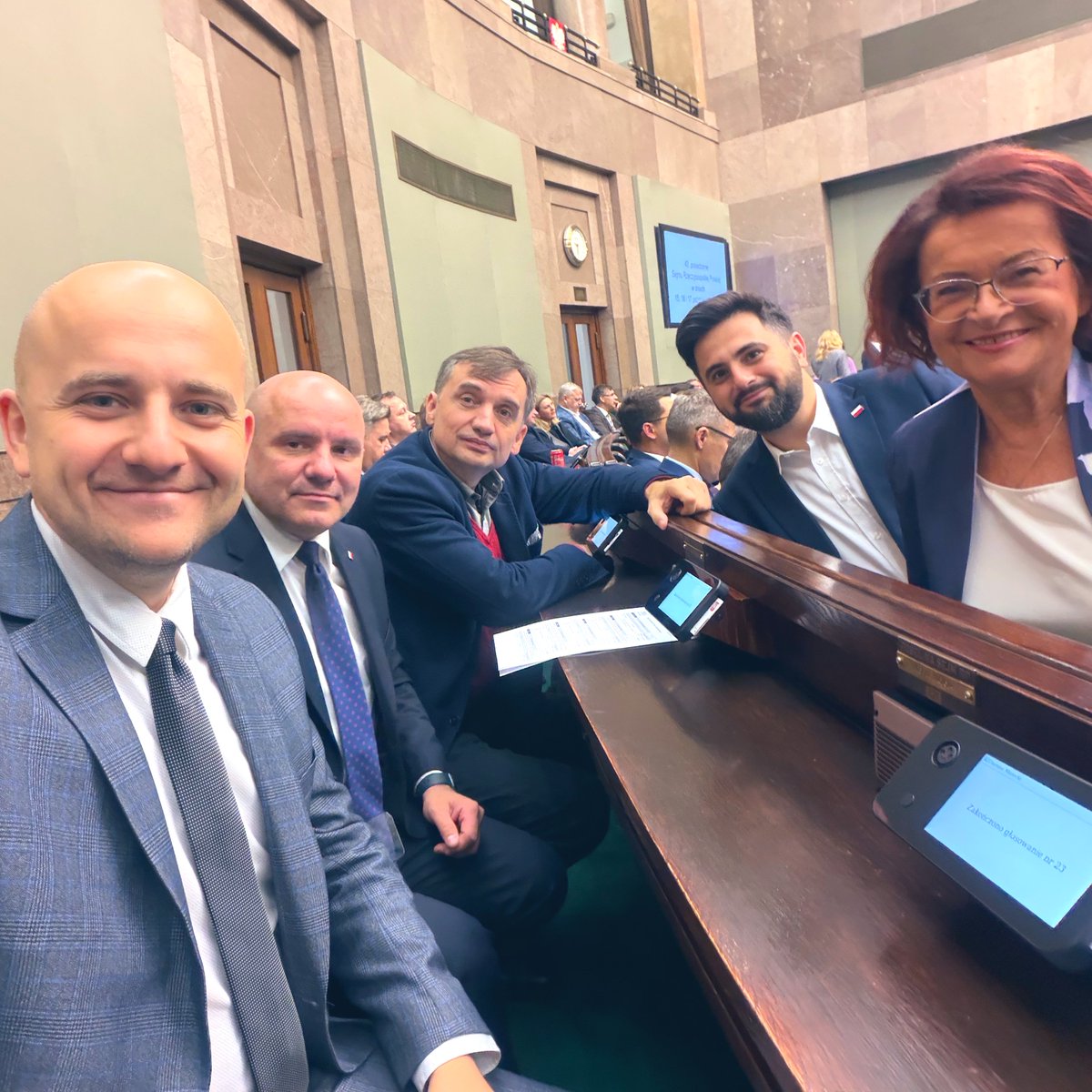 Rozpoczęliśmy dzisiejsze obrady Sejmu RP.
Pozdrawiamy z <a href="/ZiobroPL/">Zbigniew Ziobro | SP</a>, <a href="/MariaKurowskaPL/">Maria Kurowska</a>, <a href="/N_Kaczmarczyk/">Norbert Kaczmarczyk</a>, <a href="/MariuszGosek/">Mariusz Gosek 🇵🇱 poseł_PiS</a> ✌🏻