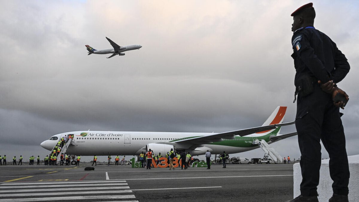 RFI's tweet image. Air Côte d’Ivoire a opéré son premier vol long-courrier Abidjan-Paris et vise l’international
➡️ go.rfi.fr/WCE