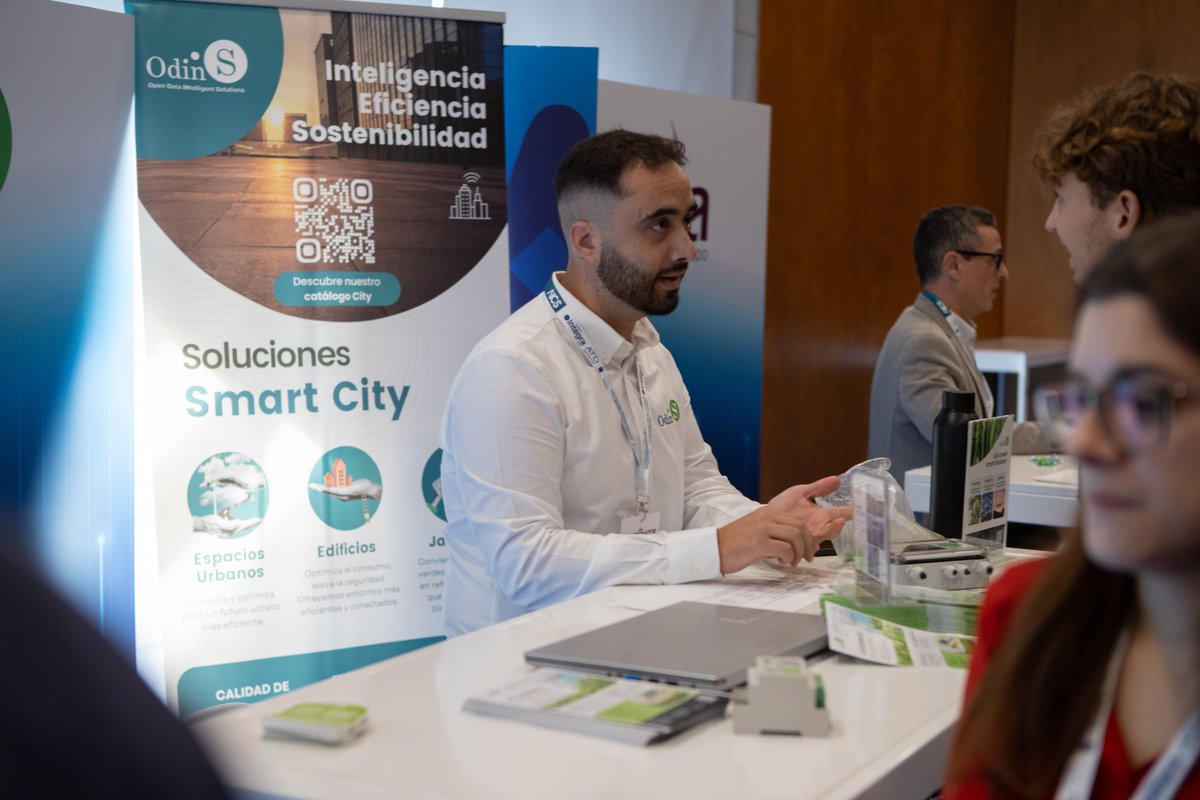 aics_summit's tweet photo. 💡En el Pitch Space del #AICSRM2025, la innovación fue la  protagonista.

Nuestros patrocinadores y partners presentaron proyectos, productos y soluciones en IA y ciberseguridad, mostrando cómo la tecnología está transformando la manera en que trabajamos y generamos valor. https://t.co/7Ura1vHqaz