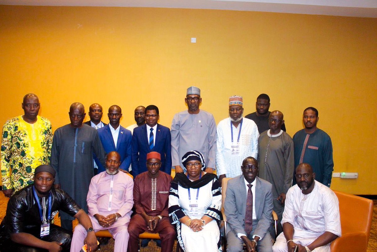 Durant son séjour à Kampala, Son Excellence Monsieur Abdoulaye DIOP, Ministre des Affaires étrangères et de la Coopération internationale a eu, le jeudi 16 octobre 2025, un entretien fraternel et cordial avec les représentants de la Communauté malienne, en présence des