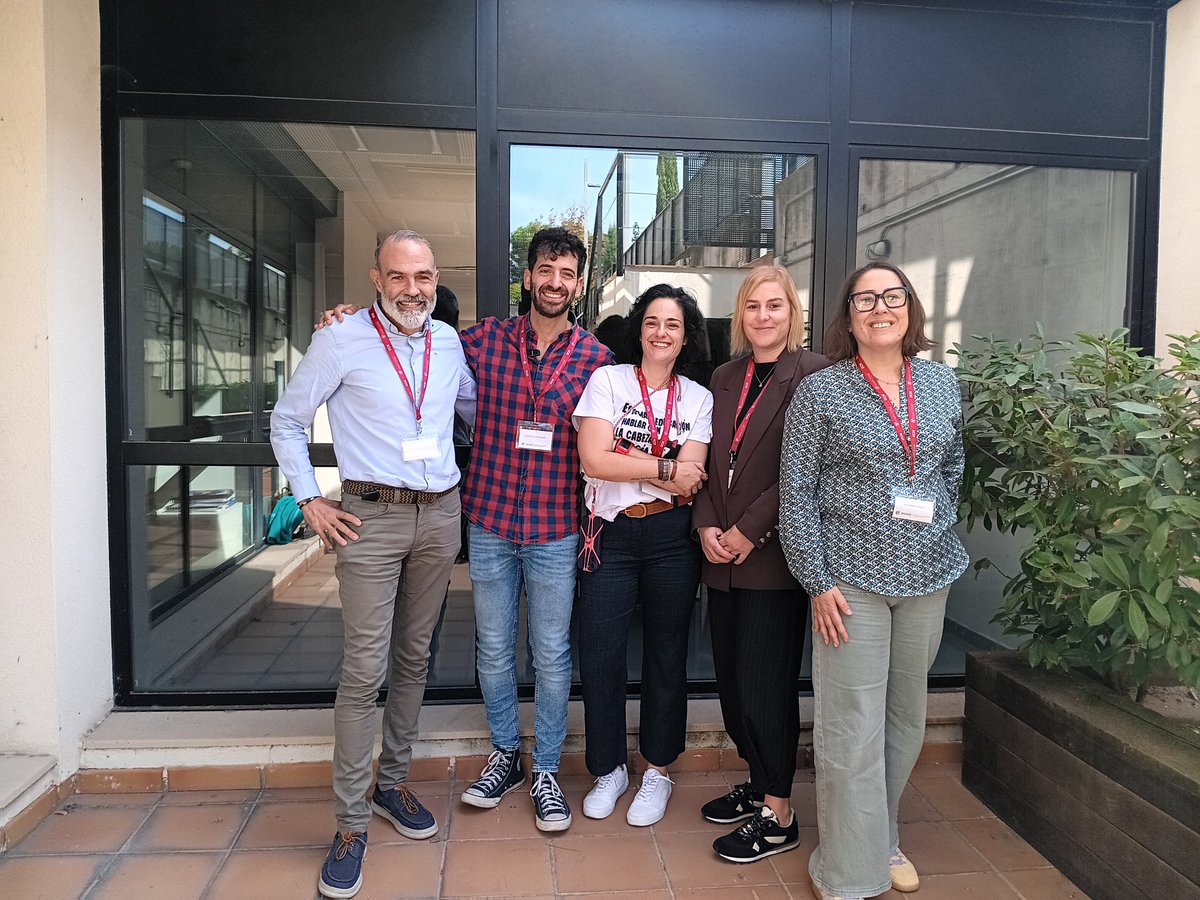 jesusdiazcampo's tweet photo. Presentando resultados de nuestro proyecto #MindHealthMedia (PID2022-136425OB-I00) en la Mid-Term Conference de la sección Children, Youth and Media de #Ecrea
Además, coincidimos con varios colegas de @UNIRuniversidad y #COYSODI
@EriFG @Beu1987 https://t.co/Xr6EKNPgZX