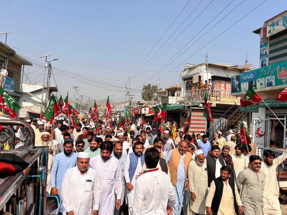 🚨اہم ترین 

خیبرپختونخوا میں عمران خان کے حکم پر احتجاج شروع ہو گئے ۔ ضلع مہمند میں ایم این اے ساجد خان مہمند کی قیادت میں ہزاروں افراد نکل آئے