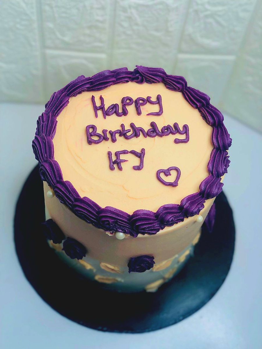 We are always available to cake it right at <a href="/Creamyliciou_s/">Creamylicious Cakes</a> 

Flavours : Lush Red velvet 
Size: 7" 4 layers 
Price: 45,000

Location : Benin city

Kindly send us a dm to place your orders or click on the link in our bio 😊