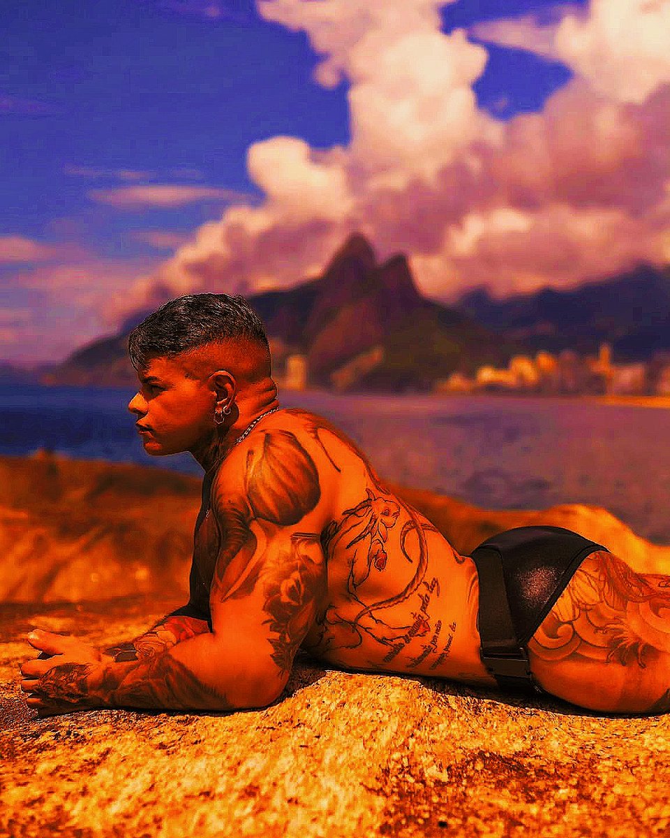 FatBubbleButt20's tweet photo. @PrinceAugustu18 AI magic made this pic unreal—video coming next! 🔥💪 Who’s burning up? #PrinceAI #HotInk #MagicGlow #TattooFire #MuscleVibes #EpicDrop✨ https://t.co/QbGHw3JlxF