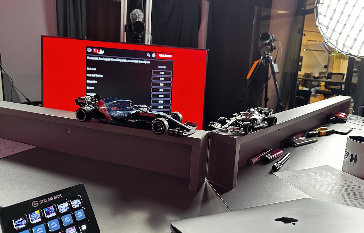 Iekārtoju studiju pa savam šodien;), lai varētu mierīgi stundu runāt par F1! Pievienojies un raksti savu jautājumu tiešraidē! Parunāsim par visu šobrīd aktuālāko pirms ASV GP posma.
Tiešraidi sākam 11:00: youtube.com/watch?v=9m59AK…