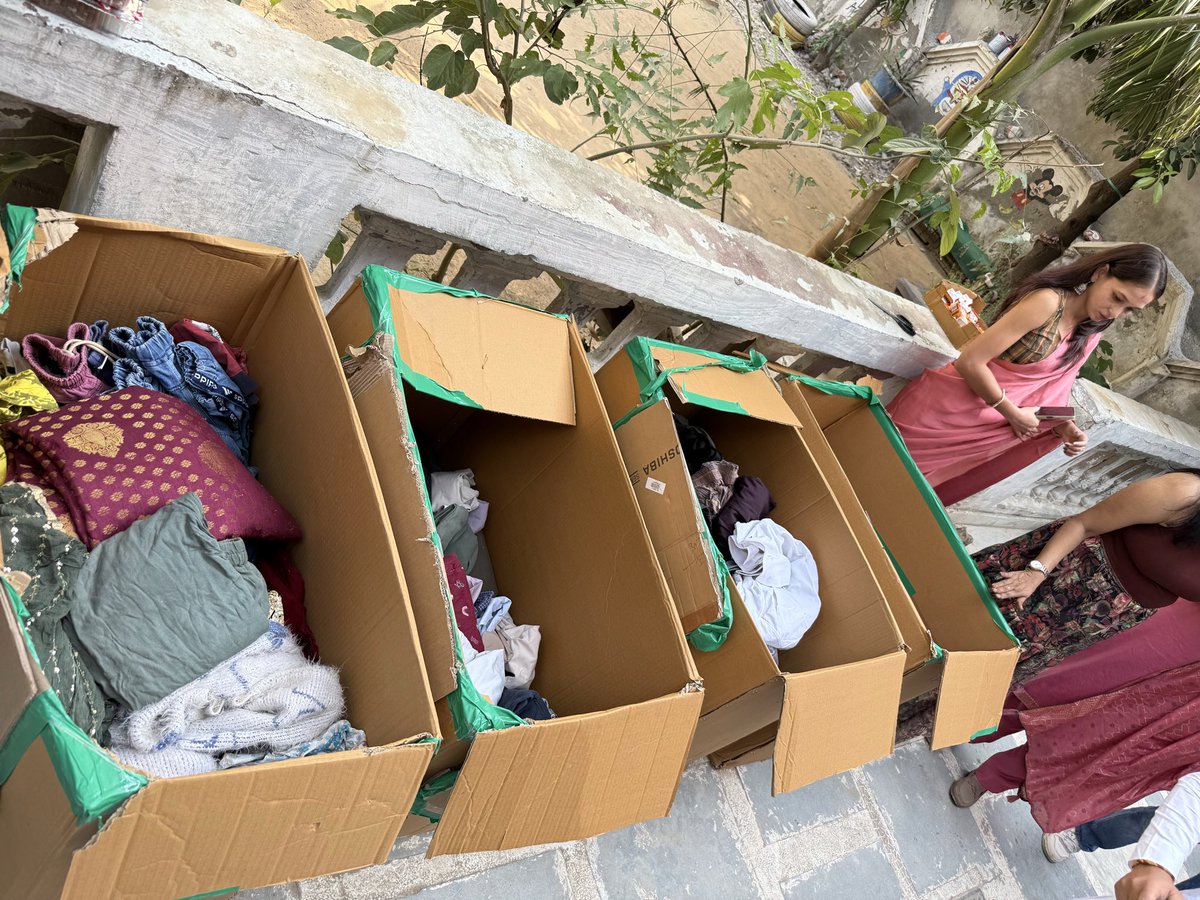 MCManesar's tweet image. Employees of Syrma SGS Technology Limited came together to support the #Reuse #MissionLiFE concept.
Good-condition,washed, dry-cleaned &amp;amp;ironed clothes were collected &amp;amp;distributed to underprivileged students and needy people at Edutainment Brainry NGO School,Village Harsaru