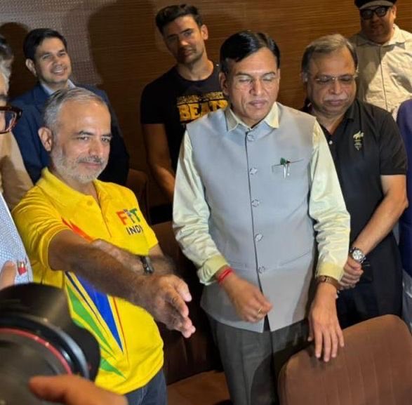 Adille1's tweet image. And we saw this incredible film a test of mind over body at 19,000 ft. A film worth seeing for anyone and everyone involved in sport.
More power to you Rajesh!
Thank you Hon. Minister @mansukhmandviya for starting a cycling movement in India in collaboration with @FitIndiaOff