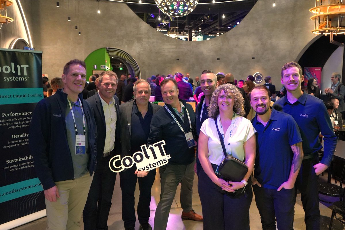 MiTACcomputing's tweet image. ⛳ What a night at #OCPGlobalSummit2025!

MiTAC hosted the OCP Happy Hour with our partners CoolIT Systems and KIOXIA America, Inc. 🎉

From golf putting and arcade games to raffle prizes like Oculus and Meta Ray-Bans — cheers to innovation, fun, and great partnerships! 🥂

#OCP