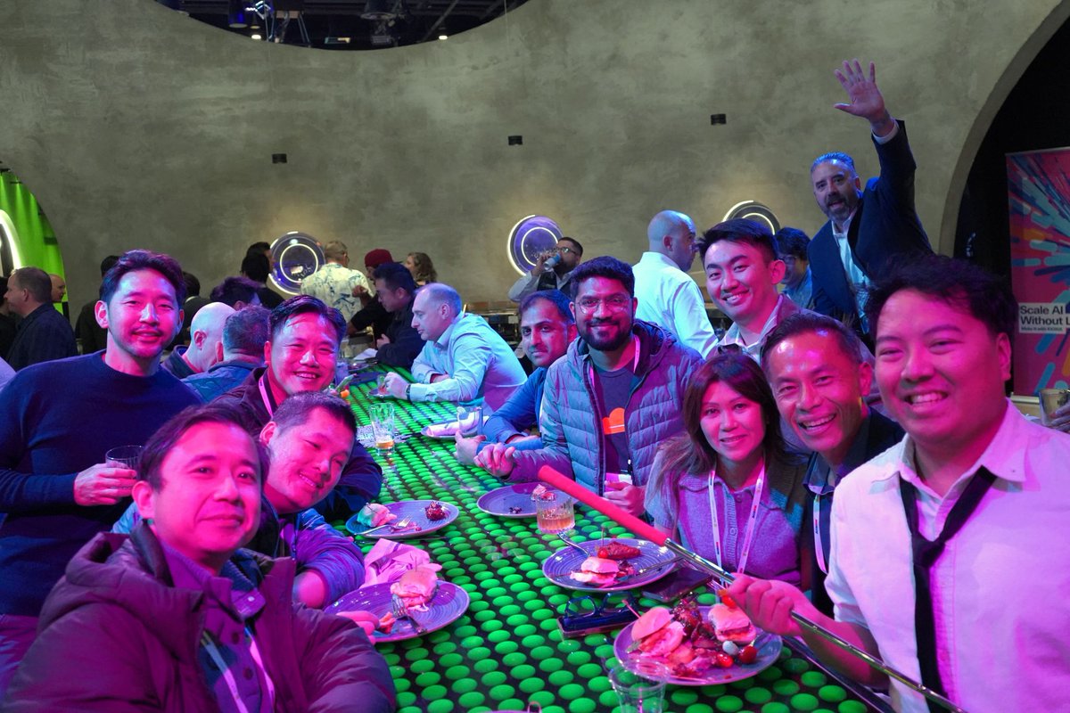 MiTACcomputing's tweet image. ⛳ What a night at #OCPGlobalSummit2025!

MiTAC hosted the OCP Happy Hour with our partners CoolIT Systems and KIOXIA America, Inc. 🎉

From golf putting and arcade games to raffle prizes like Oculus and Meta Ray-Bans — cheers to innovation, fun, and great partnerships! 🥂

#OCP