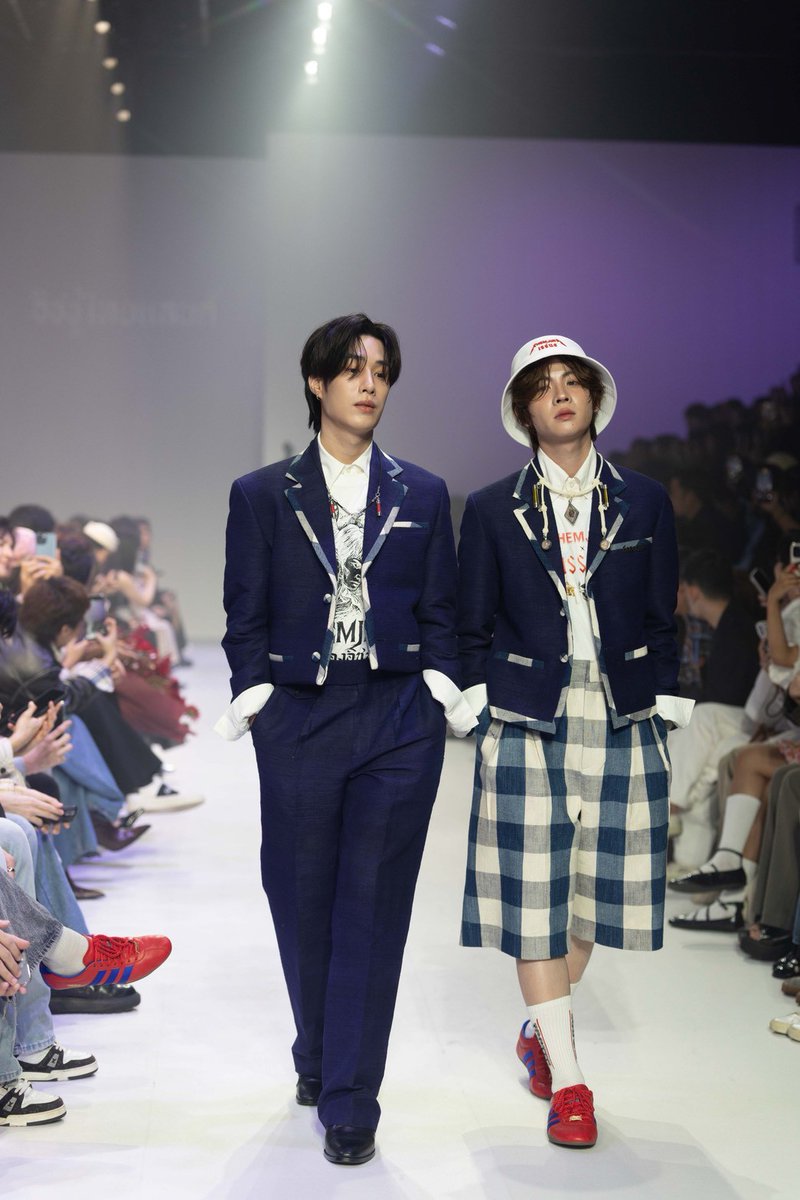 Hello_asian's tweet image. Siam Paragon Bangkok International Fashion Week 2025
เปิดฉากแกรนด์รันเวย์สุดยิ่งใหญ่อย่างสมศักดิ์ศรี เวทีแฟชั่นวีคอันดับหนึ่งของประเทศประเดิมด้วยสองโชว์จากแบรนด์แฟชั่นแถวหน้าของไทย ISSUE และ Greyhound Original

#KengHarit #nampingster
#TLE_mtm #Firstone 
#SiamParagonBIFW2025…