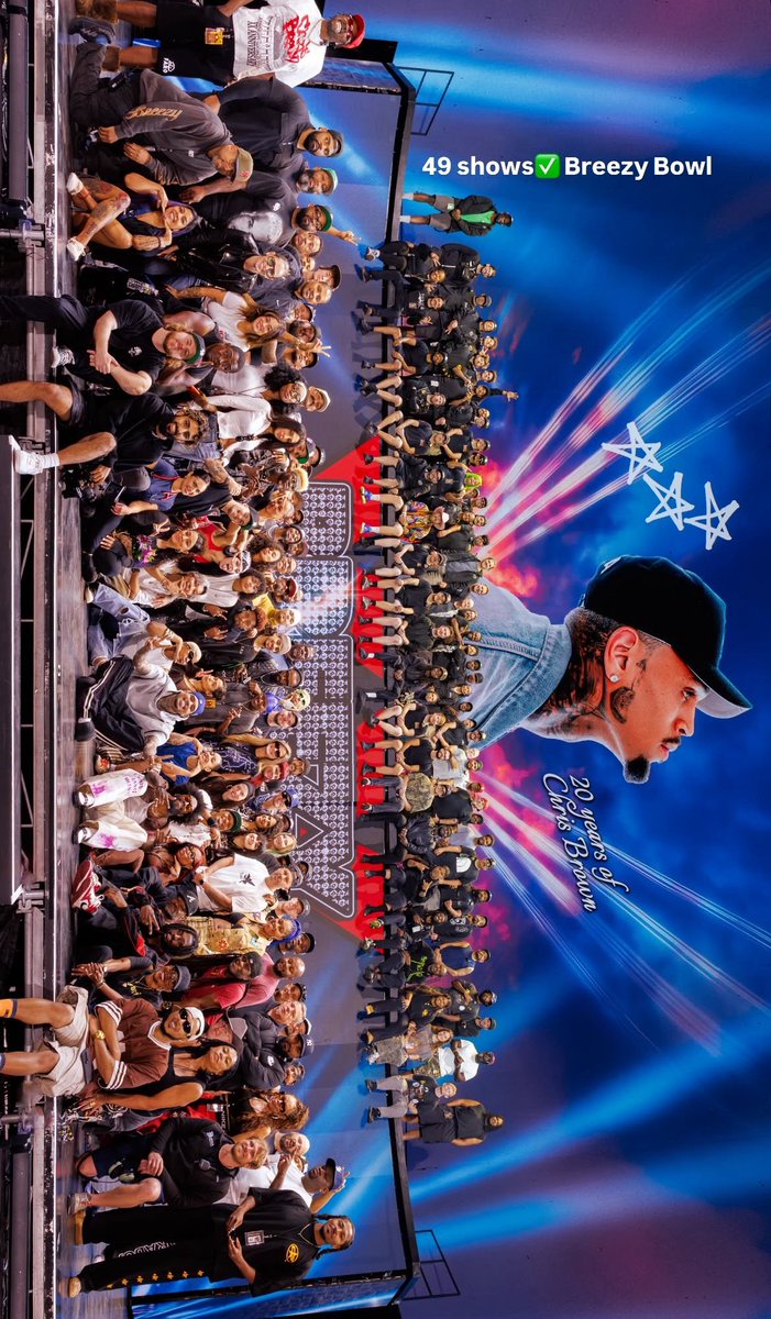 Chris Brown and all his team posed for a photo on his last show of the Breezy Bowl