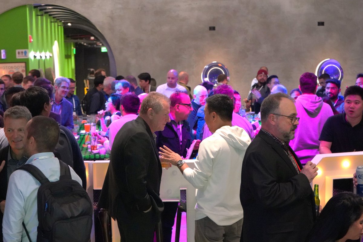 MiTACcomputing's tweet image. ⛳ What a night at #OCPGlobalSummit2025!

MiTAC hosted the OCP Happy Hour with our partners CoolIT Systems and KIOXIA America, Inc. 🎉

From golf putting and arcade games to raffle prizes like Oculus and Meta Ray-Bans — cheers to innovation, fun, and great partnerships! 🥂

#OCP