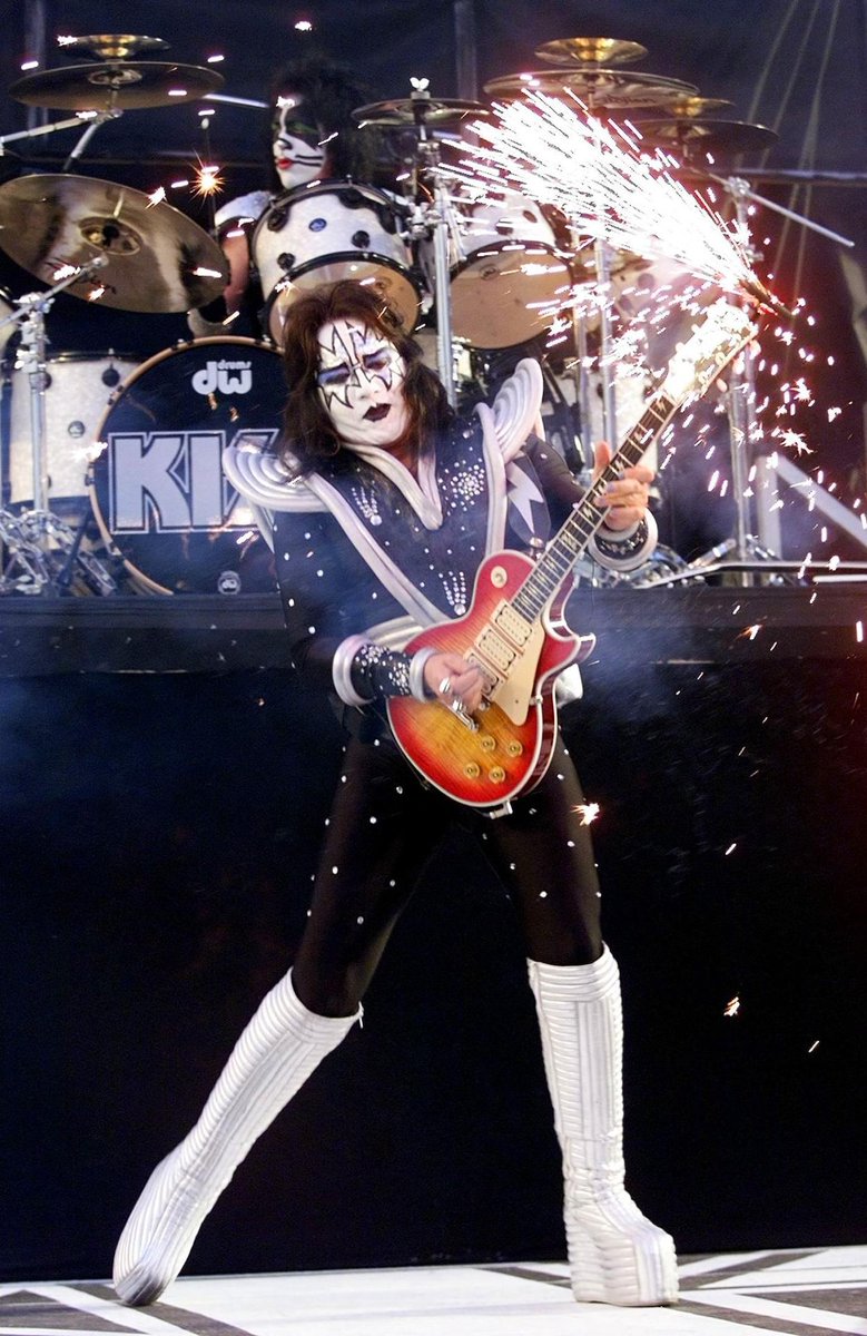 Rip Ace Frehley 🎸🌟
27 avril 1951
16 octobre 2025