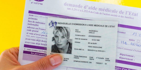 Il faut que cela cesse ! On ne touche pas à l’Aide Médicale d’État qui permet à un migrant en situation irrégulière de se faire recoller les oreilles ou de se faire poser un anneau gastrique, mais on va fiscaliser les indemnités des malades de longue durée ! On étrangle de plus