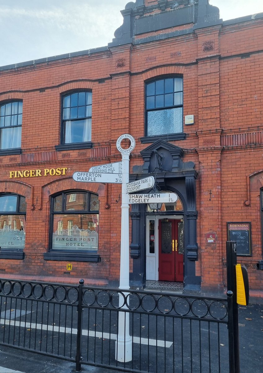 A lovely treat for today's #FingerpostFriday in #stockport 
A brand new spanking post outside the Finger Post public house. Not often we get to have some new action! <a href="/FingerpostFri/">Fingerpost Friday</a> 
#signs #roads <a href="/robbiesbrewery/">Robinsons Brewery</a>
