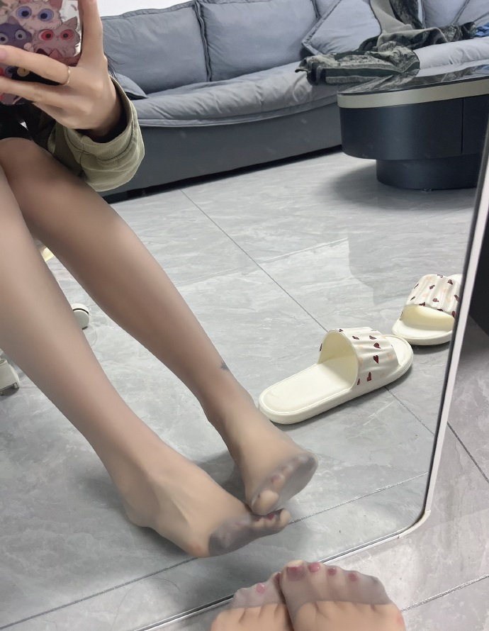 GnesisP90815942's tweet photo. 灰色吊带喜欢么 https://t.co/wfDDPs80zs
