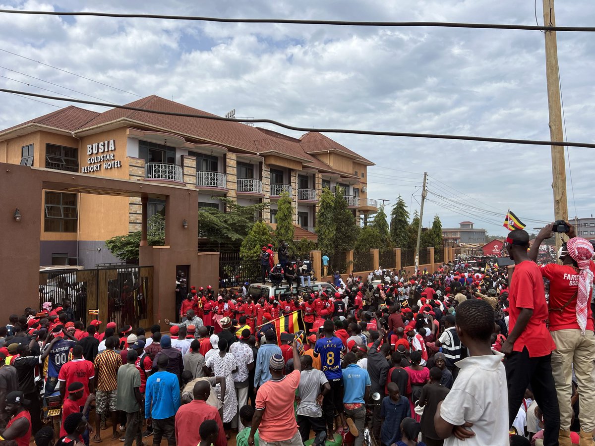 The situation outside Goldstar Hotel in Busia, where President <a href="/HEBobiwine/">BOBI WINE</a> spent the night following his rally in the area.