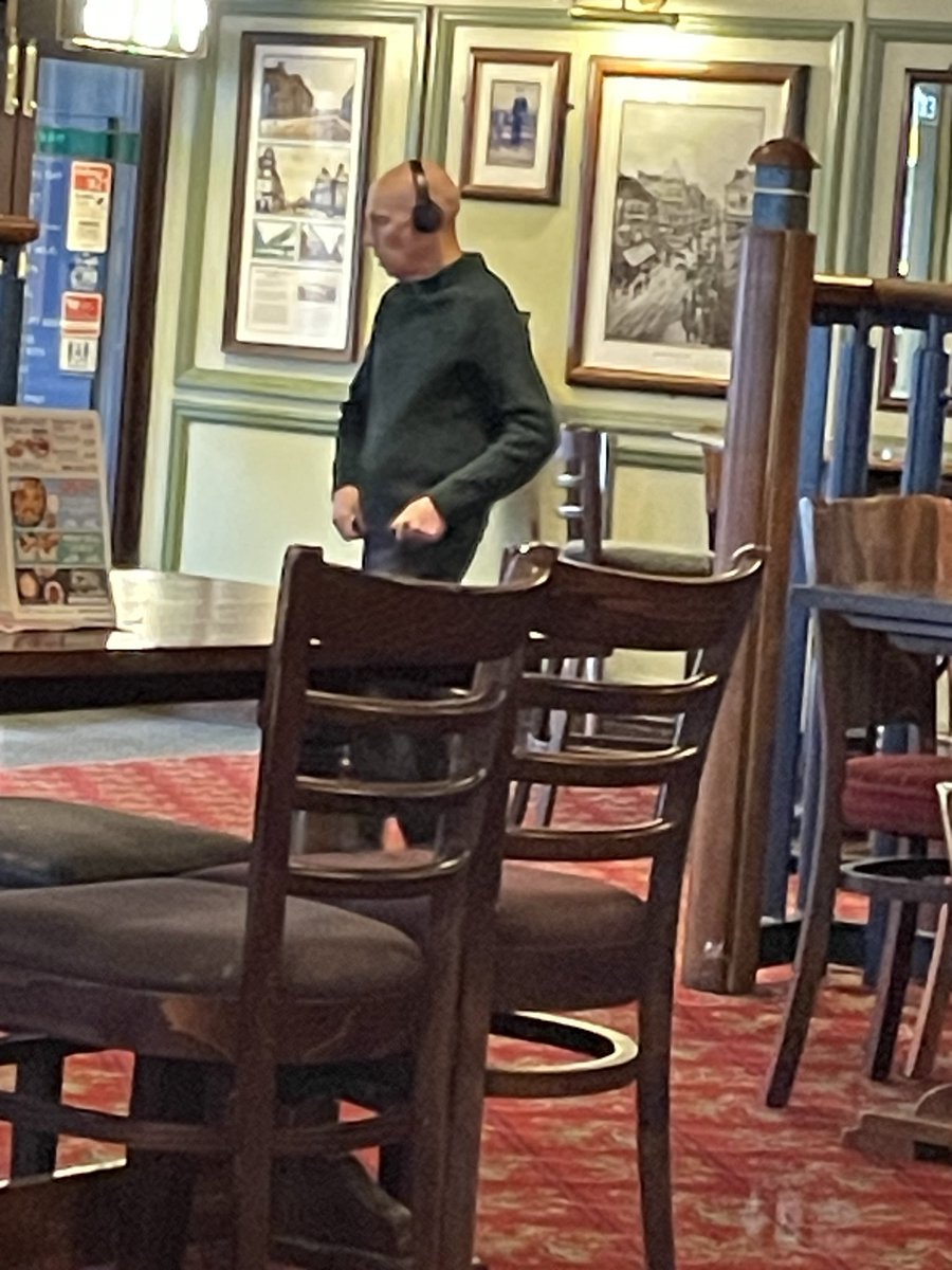 sunderlanddanny's tweet image. Landos butler from Star Wars works in jamesons now as a cleaner #Sunderland #StarWars #wetherspoons
