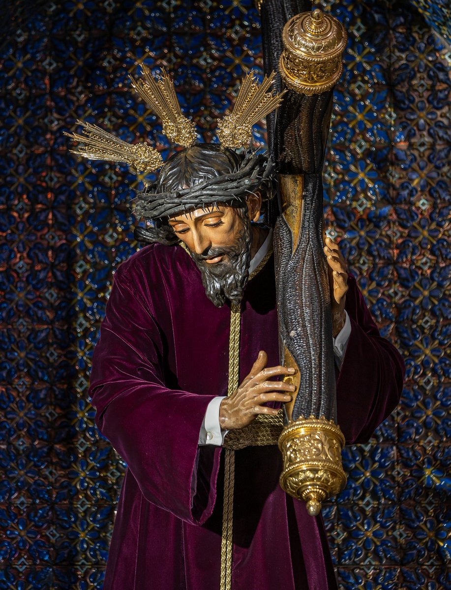 En tu rostro, cansancio y promesa;
en tu madero, la llave de los que dudan.
#ViernesEnLaO #SiempreLaO
📷 <a href="/hermandaddelao/">Hermandad de La O</a>