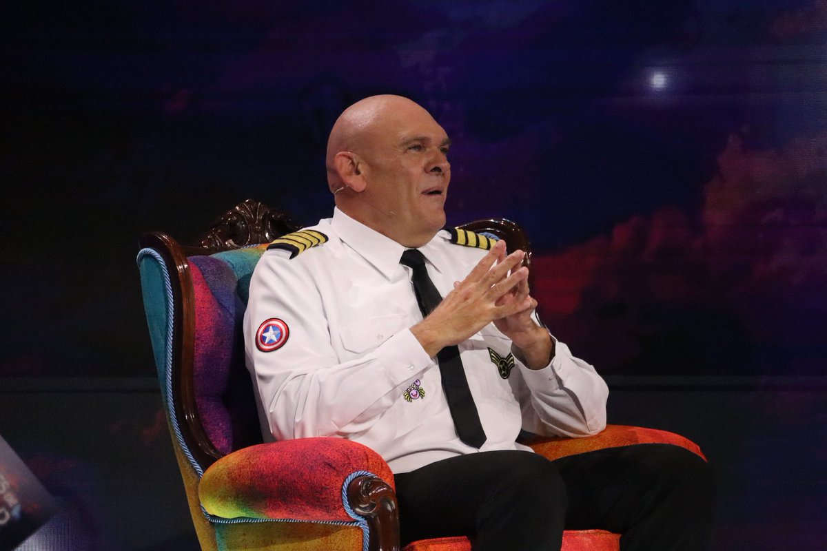 🫵🏻🦋 Pensando que solo venía a dar una sorpresa... <a href="/ComandanteLara/">Luis Lara</a> pasará este sábado por nuestro sillón de los sueños y por todas las emociones posibles.

¡Usted nos perdone, querido amigo, pero merecerá la pena! 😏😂👏🏻