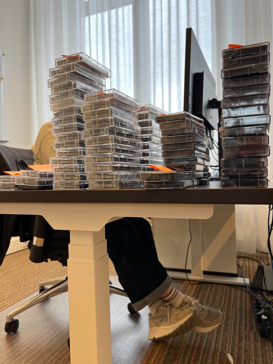 Best een klus! Raadsverslagen op cassette uitzoeken. 😅