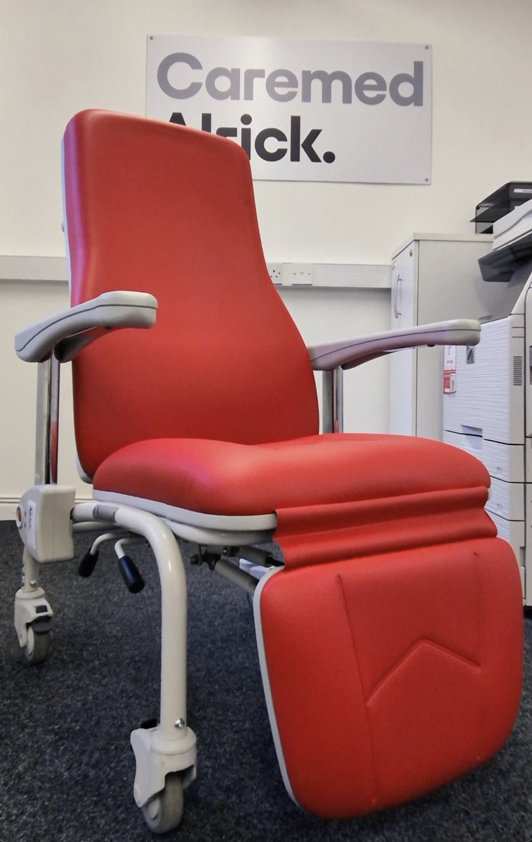 CareMedLSPA's tweet image. Good recovery starts with good support, meet the TX15.
Perfect for general, frail/elderly, and high-dependency wards, it combines comfort, flexibility, and style.

Get in touch to hire, lease, or purchase this chair:
📩 updates@caremed.healthcare

#TX15 #PatientCare #HDU…