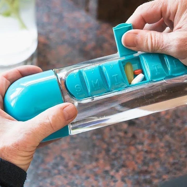 UnicunShop's tweet image. Never miss your meds (or hydration!) again! 😎 Our Pills Organizer Water Bottle keeps your water &amp;amp; pills in one sleek place.  Perfect for on-the-go wellness! unicun.com/product/pills-…  #hydration #health #organization #pillorganizer