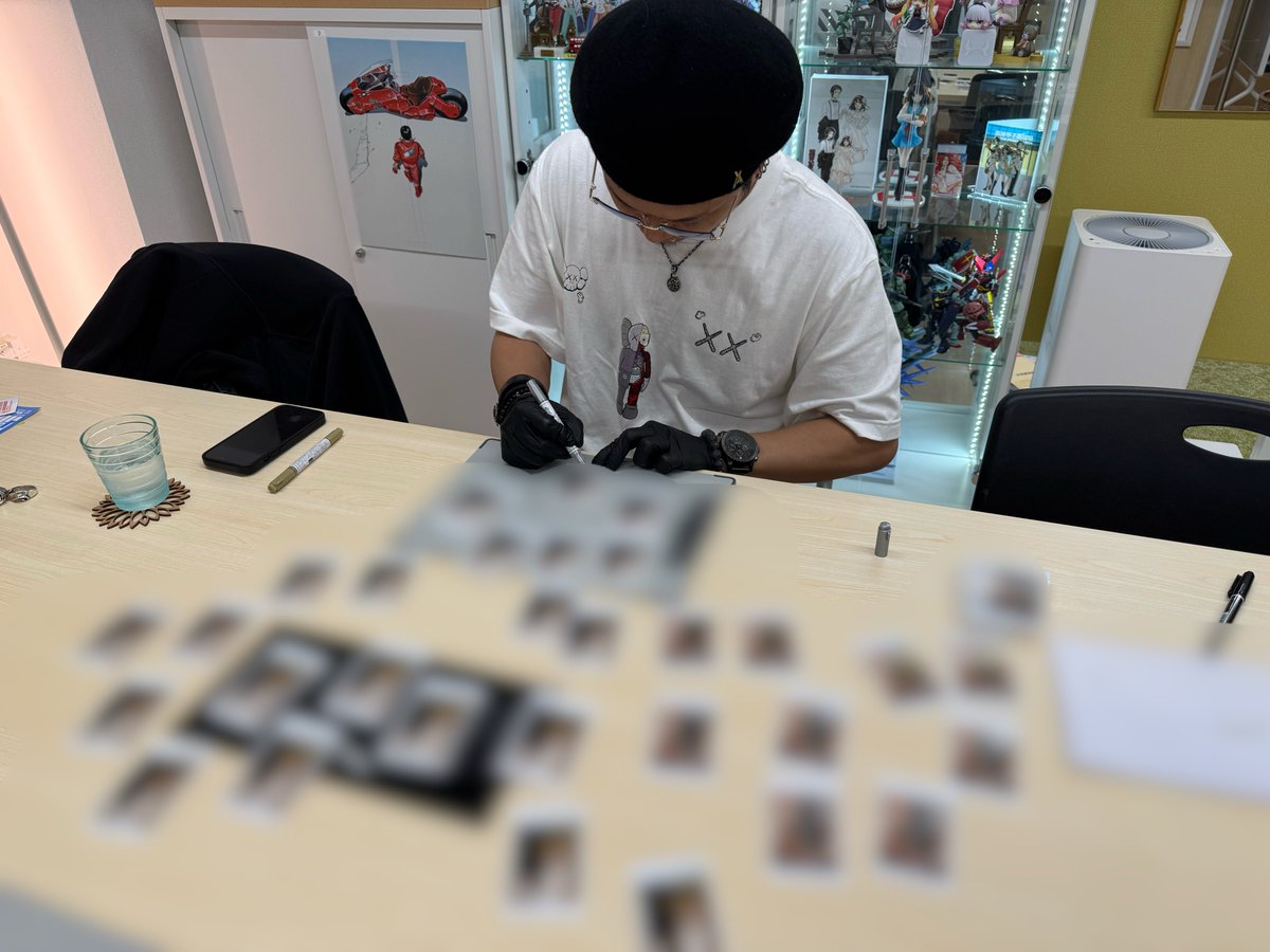 無限サイン内職おじさん グッズ公開まもなく、お楽しみに