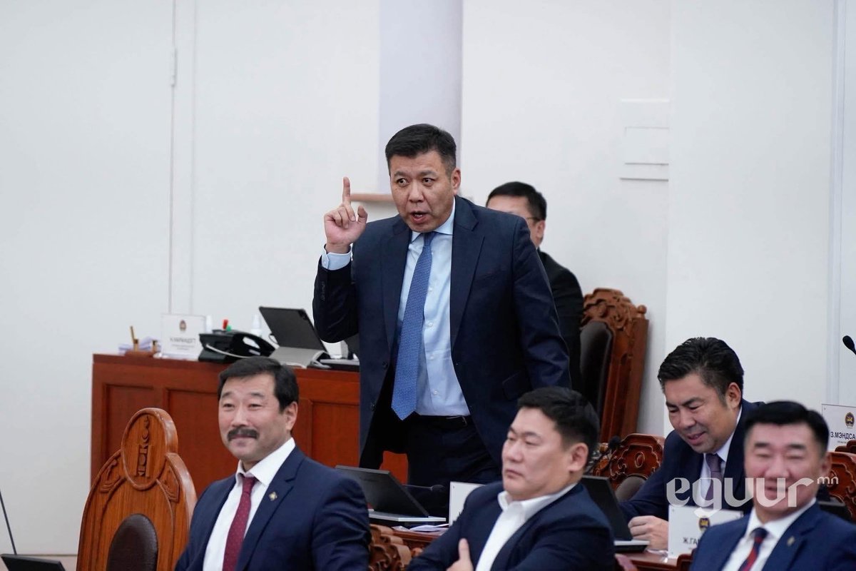 Б. Энхбаяр гишүүнийг доромжлохоосоо өмнө жаахан бодоод үз‼️

Энэ хүнийг ХЗДХ-ийн сайд болгохгүйн төлөө бүхэл бүтэн ЗГ-аа, УИХ-ын даргаа зэрэг унагалаа шүү дээ‼️

Энэ их улс төржилтийн ард ямар их ашиг сонирхол, хулгай, луйвар, хээл хахууль нуугдаж үлдэж байгаа бол⁉️‼️