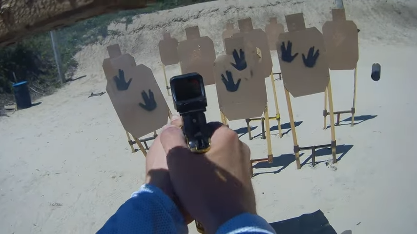 IDPAターゲットを使った派生ルールであるところのGalactic Pistol Alliance（訳：汎銀河拳銃同盟）。内容はさておきノンスレットがバルカン・サリュートなのがイカす。