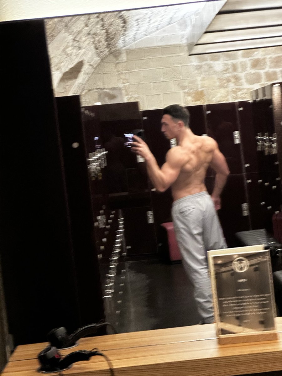 ipmanfit's tweet photo. #backshots https://t.co/nid2mLTbVz