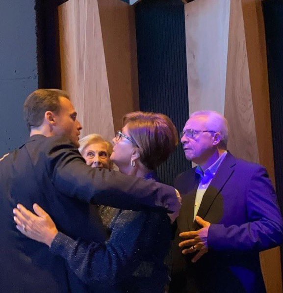 What an emotional family reunion and overwhelming moment of pride it was… 🥹

#KeremBürsin #MaviMağara #Çarpıntı