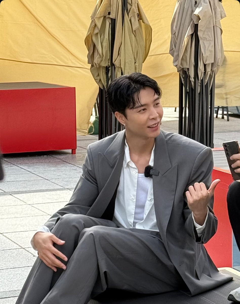 아니 ㅜㅜ 내 친구 신촌에서 쟈니 자만추했대
하아 나는 왜 이 소식을 2시간이나 늦게 접했을까

#NCT127 #JOHNNY