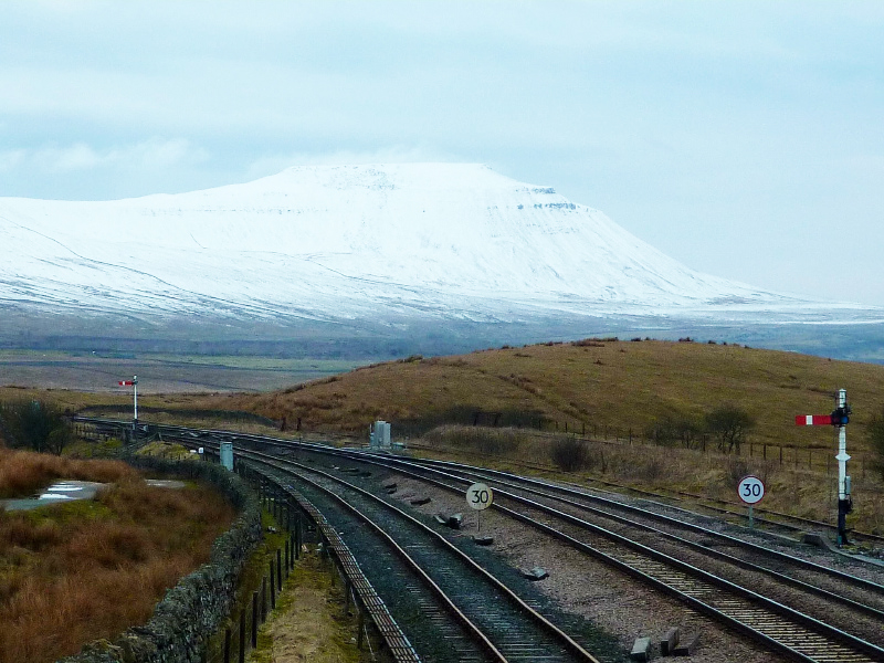 networkrail's tweet image. 📷 Meet Blea Moor - Britain&apos;s most remote signal box.

It&apos;s still home to a dedicated team of signallers who continue to perform an essential job on our modern railway.

Getting you around Britain safely:

👉 networkrail.co.uk/stories/meet-b…

#SignalBox