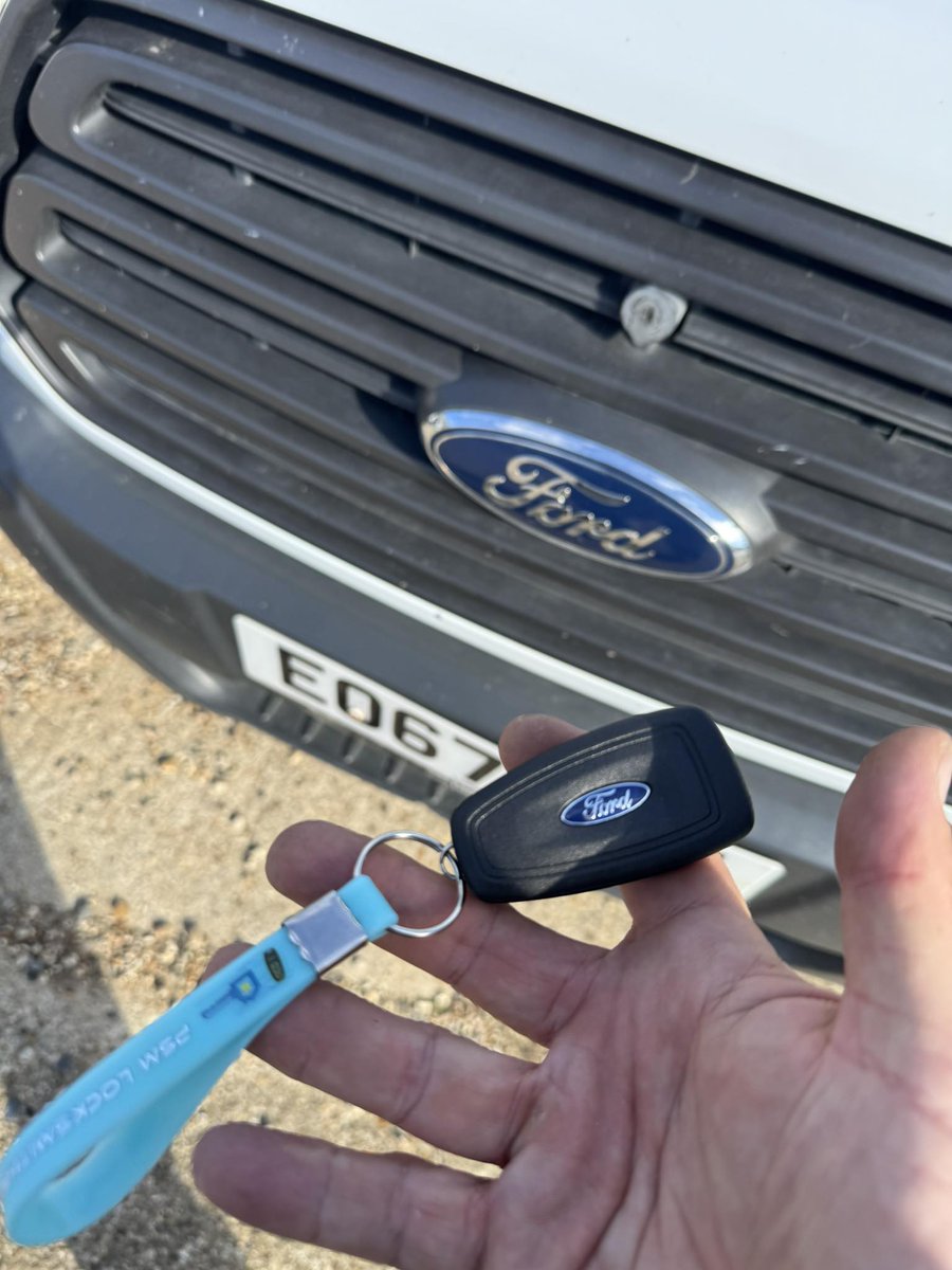PSMLocks's tweet image. One of today’s jobs, to open up this Ford Transit and supply customer with a genuine Ford remote key.