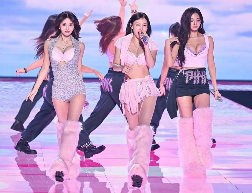 womanfeeds_id's tweet image. {mu}  Kalo ga mampu beli vs, pake apa ya gengsss🥲

Tzuyu: wear everywhere push up bra
Jihyo: wink push up balconette bra
Momo: wear everywhere super push up bra 
Nayeon: wink lightly lined balconette bra

 di atas 100 masii sanggup tp kalo se vs aku nanti ga jajan kopi